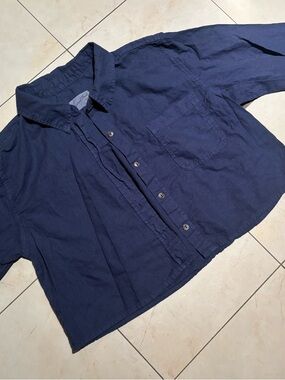 Universal Thread Women’s Crop Dark Navy Button-Front Shirt